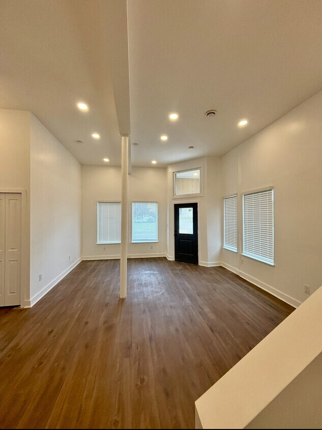 Foto principal - 2503 W Forest Ave