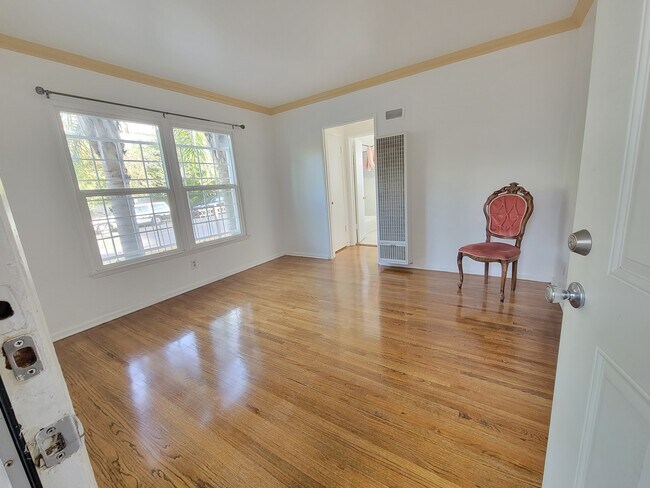 Foto del edificio - 875 N Hoover St