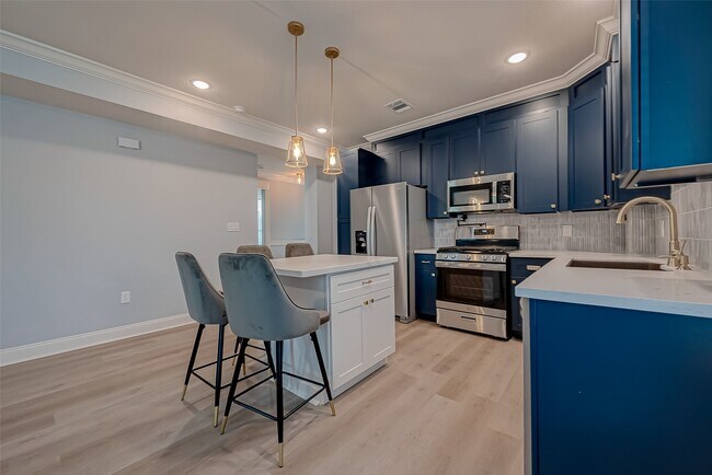 Building Photo - 1110 Ave K Ave