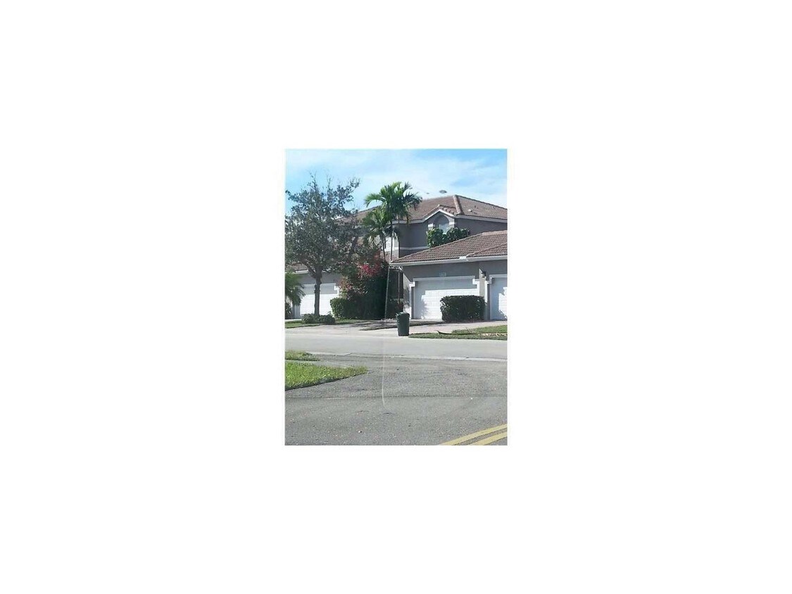 Primary Photo - 2401 E Aragon Blvd