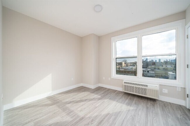 Foto del edificio - 6115-6119 Broadway