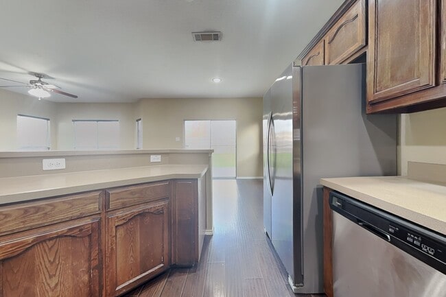 Building Photo - 6001 Melanie Dr