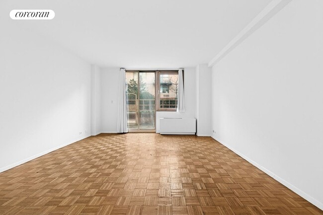 Foto del edificio - 350 W 50th St