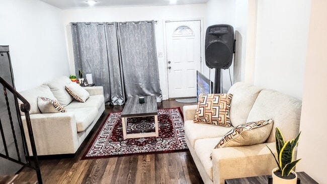 Liv Rm - 8 Van Nostrand Ave