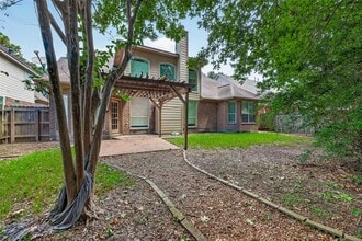 Building Photo - 18515 Autumn Park Dr