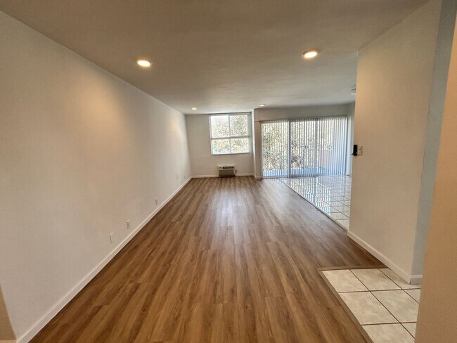 Foto del edificio - Santa Monica Coastal Suite | Private Balcony & Jacuzzi | Walk-In Closet | Ultimate Commuter Hub