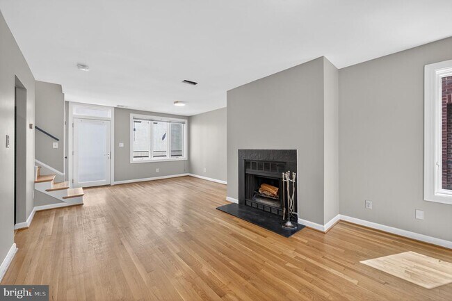 Building Photo - 1313 Vermont Ave NW