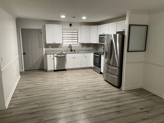 Kitchen/Living - 610 E Lincoln Rd