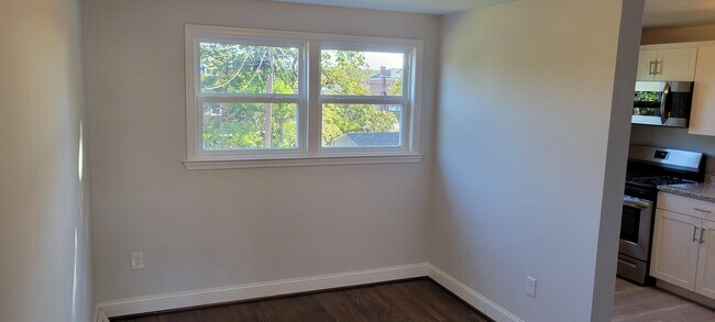 Building Photo - 8541 Kings Ridge Rd