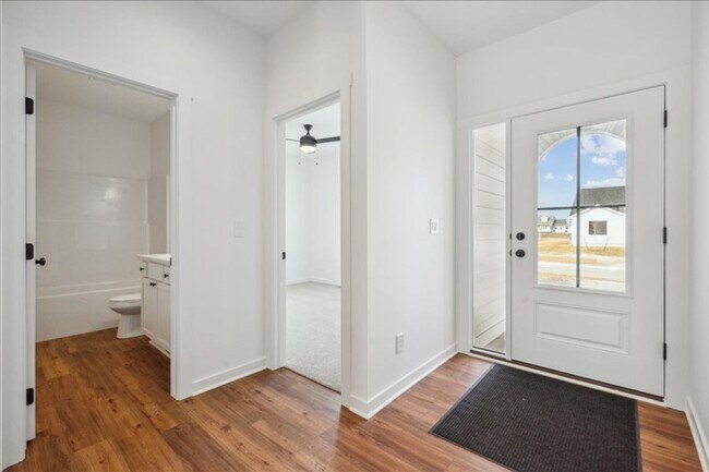 Foto del edificio - STUNNING TOWNHOME!! 4 Bed, 3 Bath Townhome in Ankeny