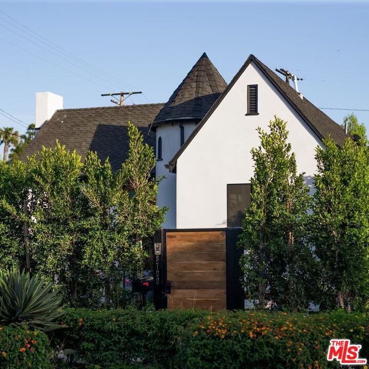 Foto principal - 8700 Dorrington Ave