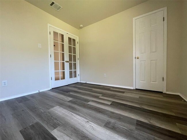 Building Photo - 12013 Battle Bridge Dr