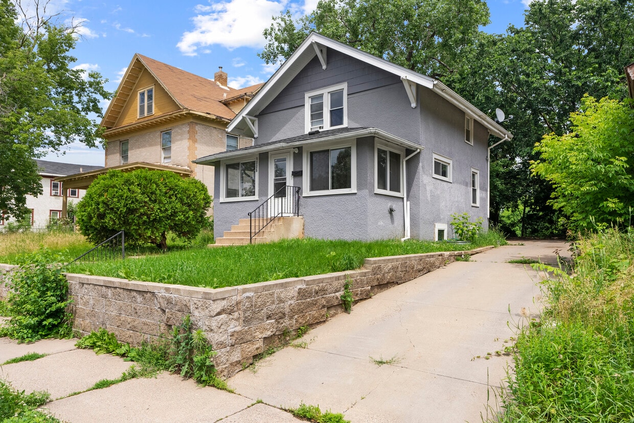 Primary Photo - 1006 Logan Ave N