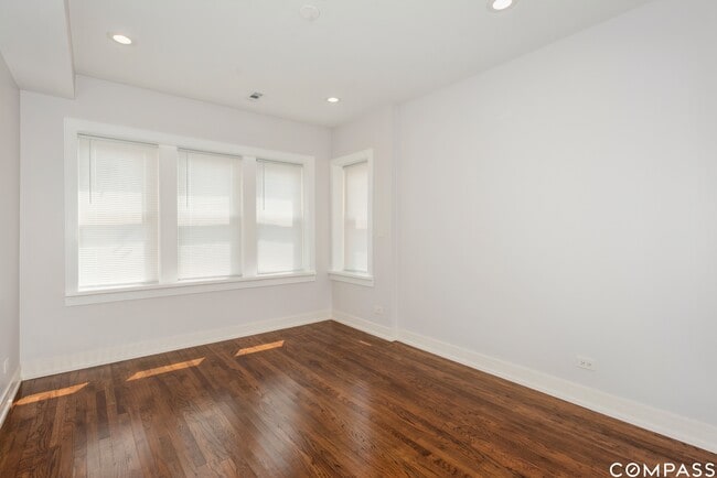 Building Photo - 3049 N Spaulding Ave