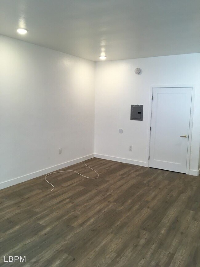 Building Photo - 722 S Manhattan Pl