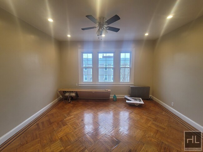 Foto del edificio - Rooms-For-Rent in Prime East Flatbush