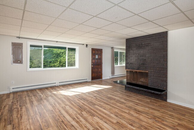 Foto del edificio - 603-605.5-6055 N Virginia Ct