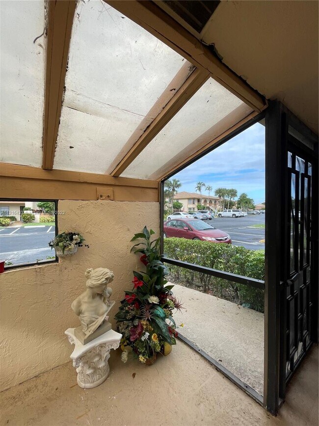 Building Photo - 13857 Royal Palm Ct