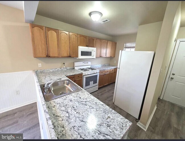 Foto del edificio - 525 Blackbird Dr