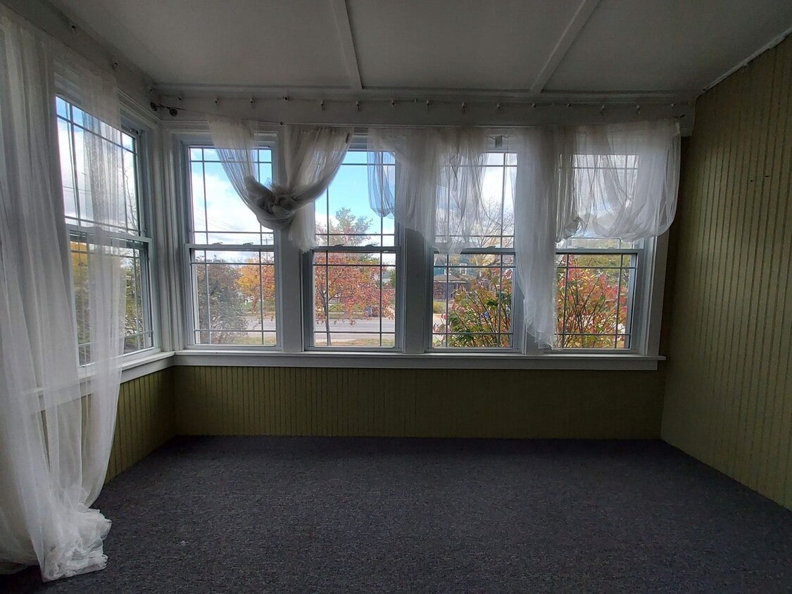 Primary Photo - Large Mainfloor Duplex (1 Bed)