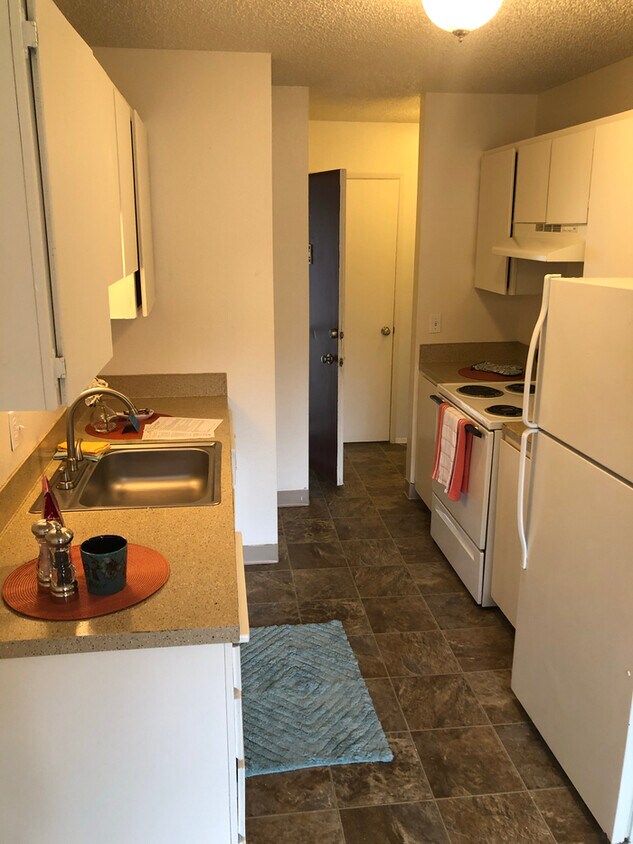 Foto principal - We are offering FREE RENT!!!