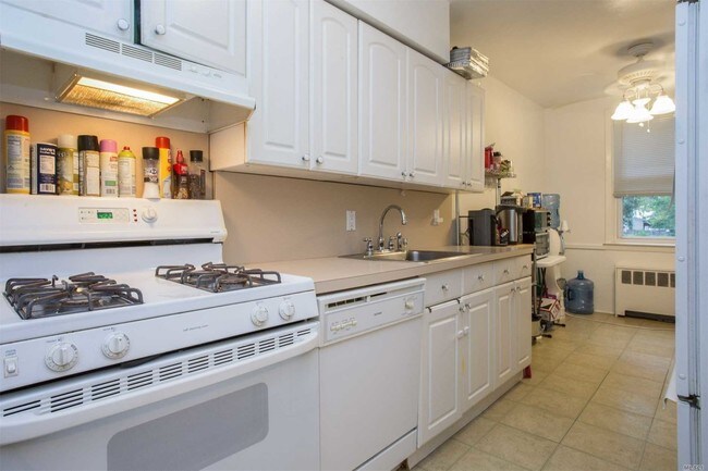 Building Photo - 287 Cedarhurst Ave