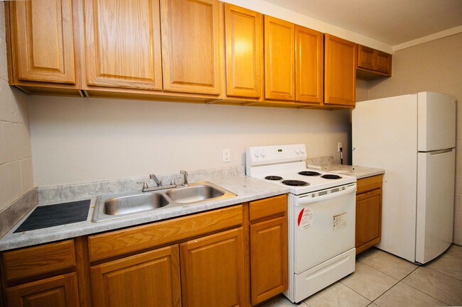 Foto del edificio - 2 Bedroom, 1 Bathroom - March 7th!