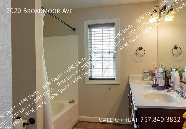 Foto del edificio - 2020 Broadmoor Ave