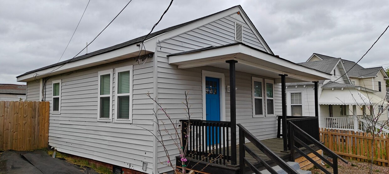 2 BR/ 1 BA Newly Renovated Two Bedroom Hou... - 2 BR/ 1 BA Newly Renovated Two Bedroom Hou...