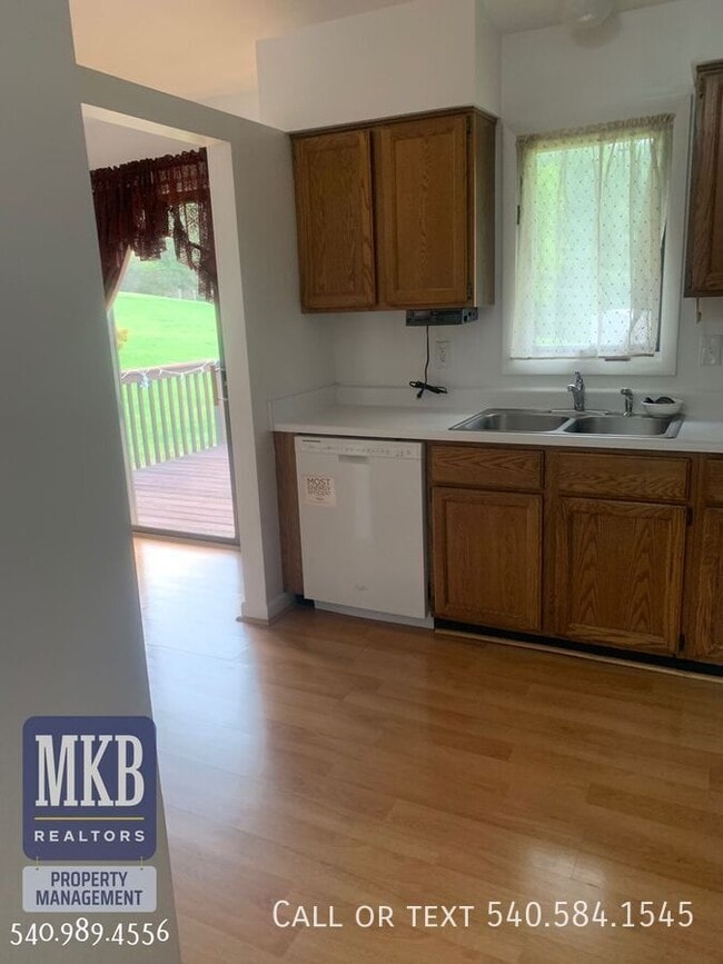 Foto del edificio - 7847 Forest Edge Dr