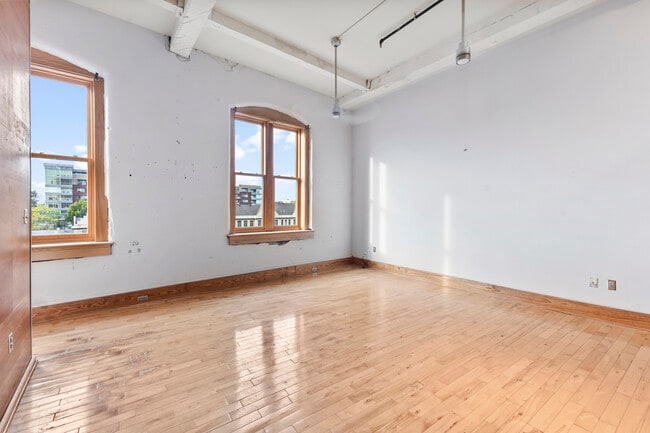 Building Photo - Emporium Lofts