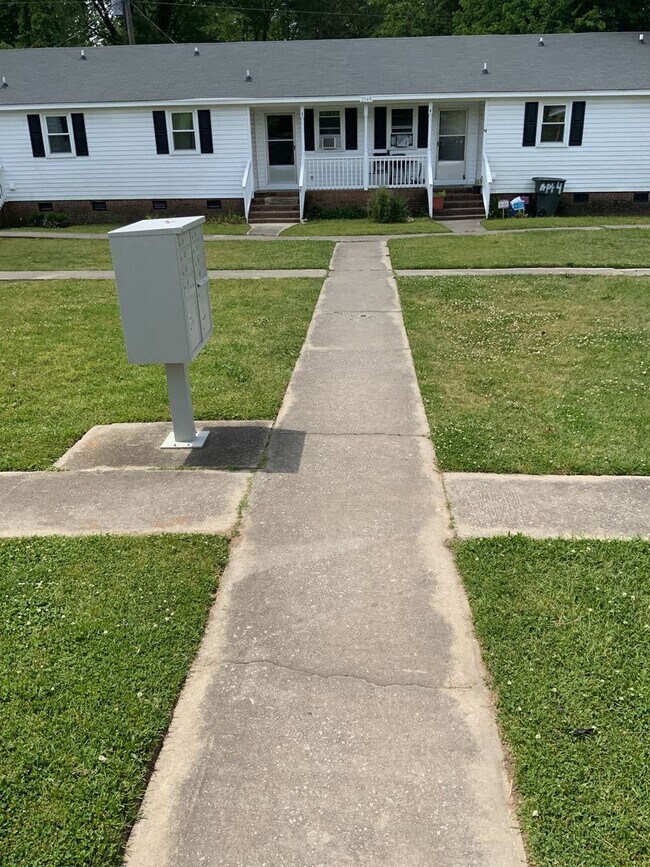 Foto del edificio - 2 Bedroom 1 bath Apt