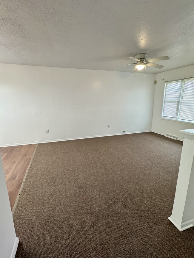 Building Photo - 674 W 64th St