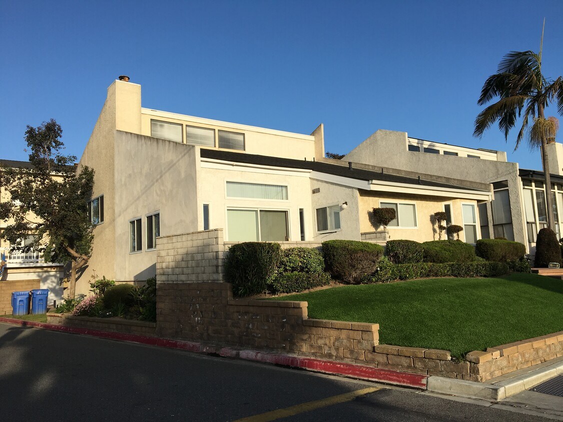 120 N Prospect Ave, Redondo Beach, CA 90277 Townhome Rentals in