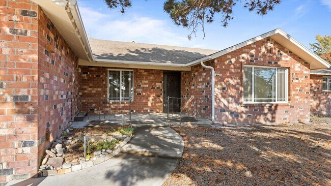 Foto del edificio - Stunning 4-Bedroom Modern Home in West Richland