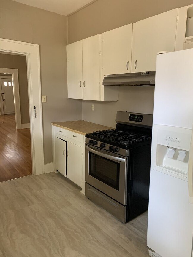Building Photo - 4905 Kavanaugh
