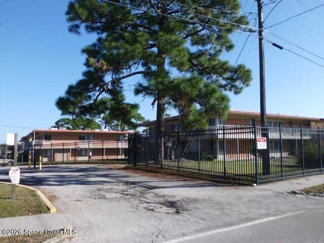 Building Photo - 800 N Fiske Blvd