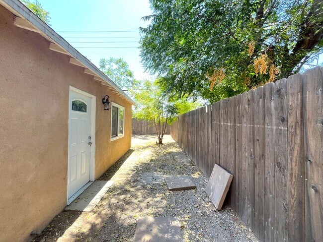 Foto del edificio - 1629 Kendall Dr