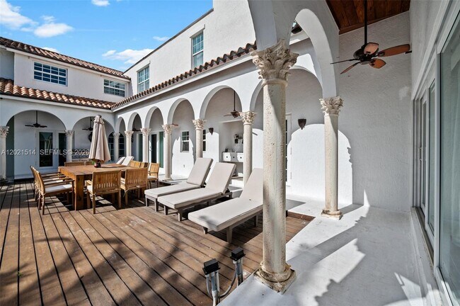 Foto del edificio - 2501 Pine Tree Dr