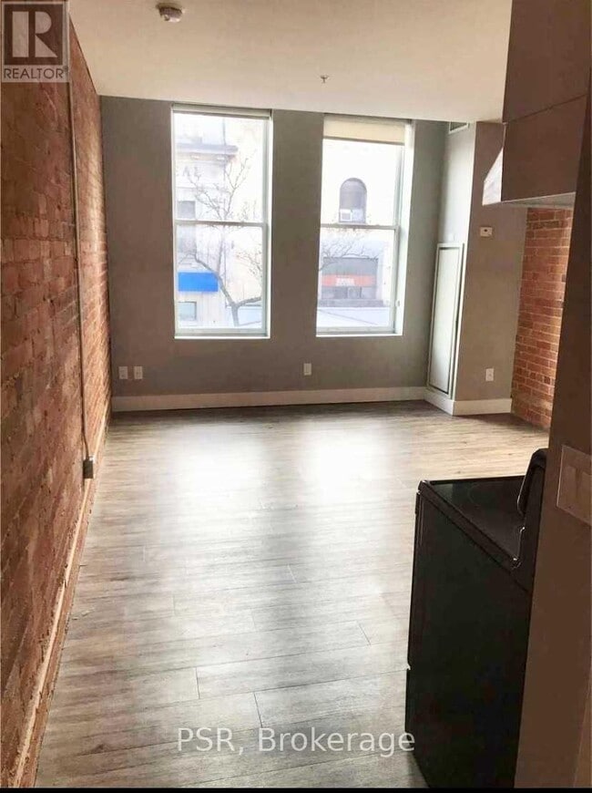 Building Photo - 2870 Dundas St W