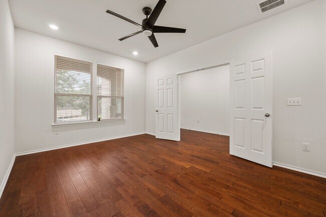 Foto del edificio - Beautiful 3BR Home with Open Floor Plan, Covered Patio & Private Fenced Yard in South Austin