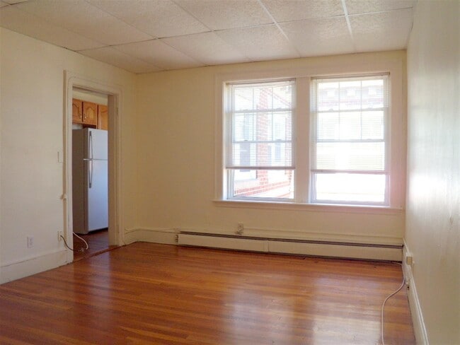 Building Photo - 36 College Ave