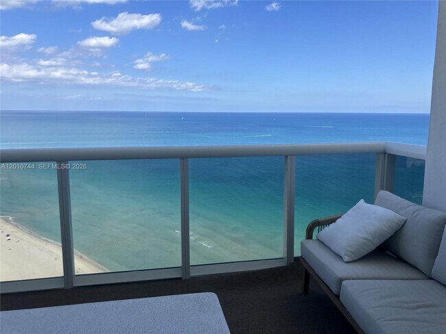 Foto del edificio - 18201 Collins Ave