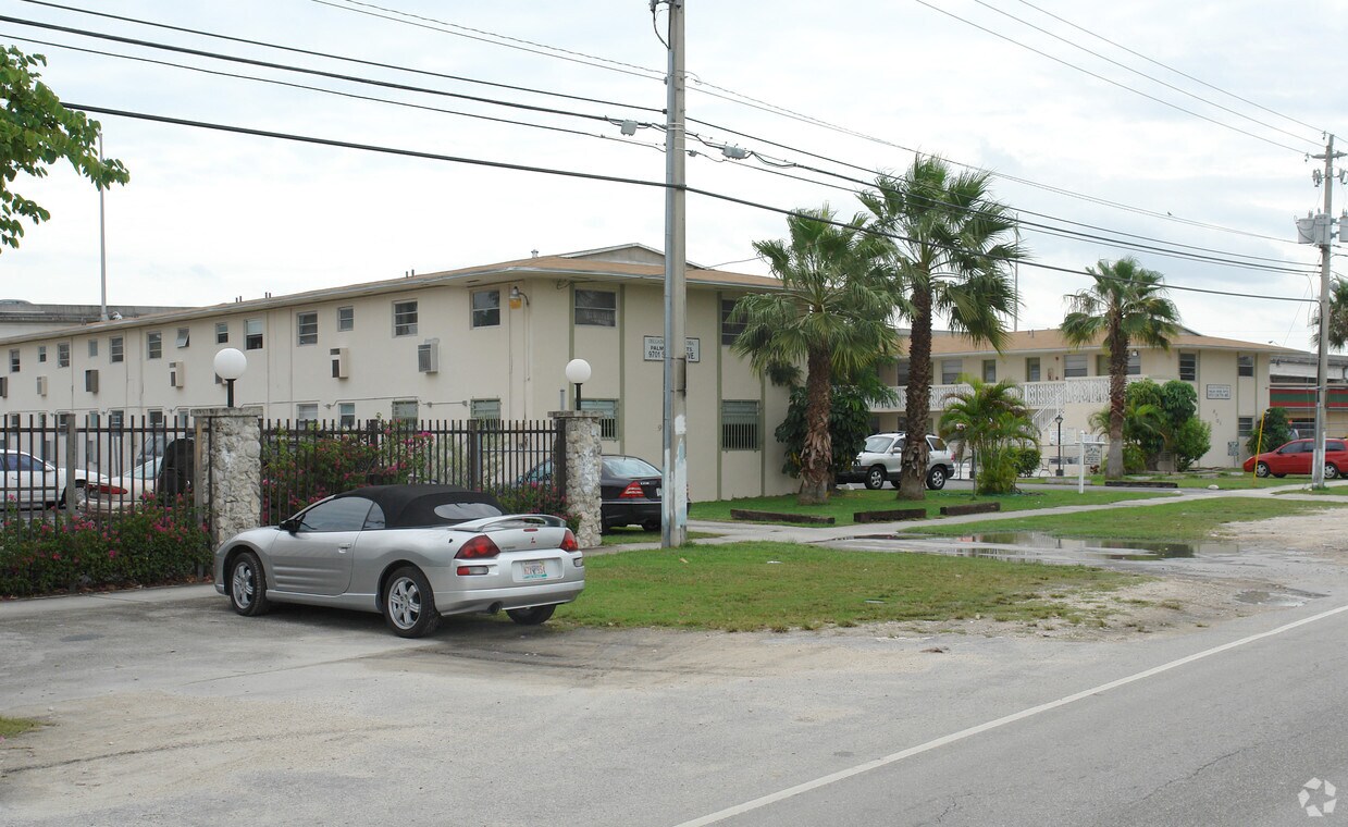 Building Photo - 9701 SW 77th Ave