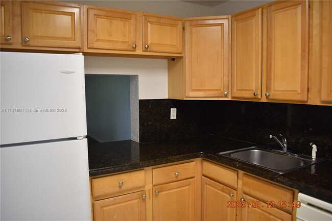 Building Photo - 7831 Colony Cir N