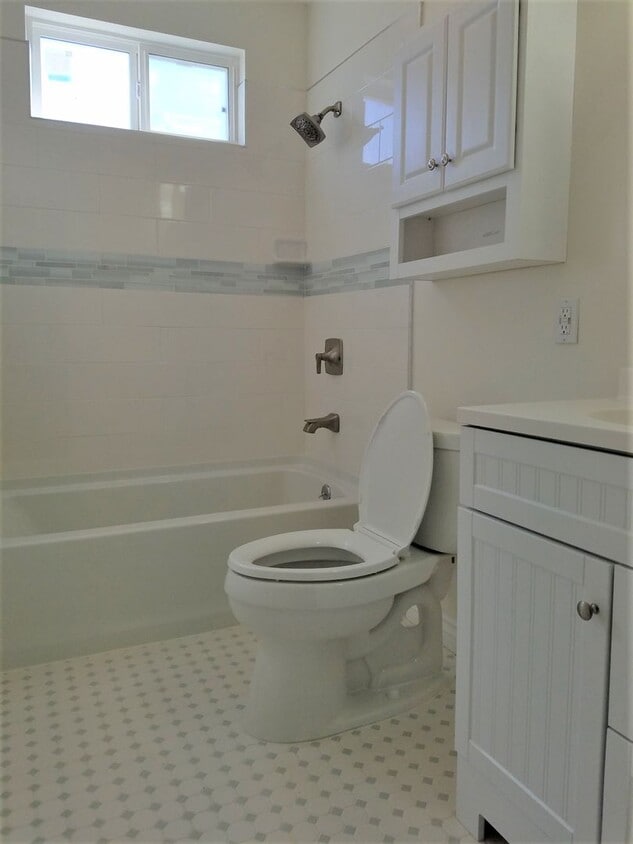 Building Photo - 1339 1/4 W 93rd St