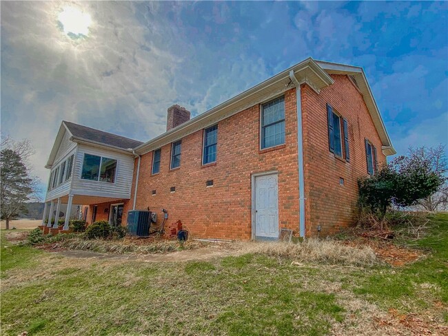 Foto del edificio - 255 Starritt Ln