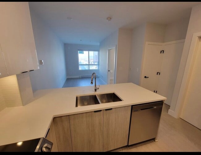 Photo du bâtiment - 20360 Logan Av