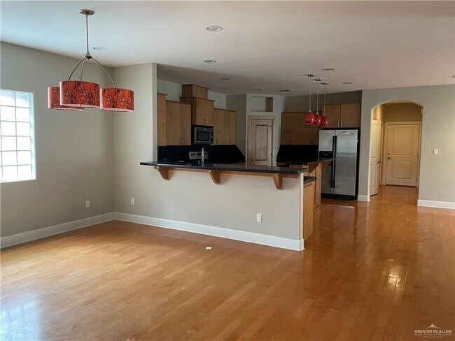 Foto del edificio - 18 E Thornhill Ave