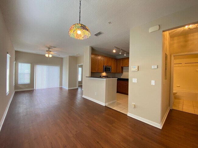 Foto del edificio - $500 OFF - 2br/2ba in Regent Park Condomin...